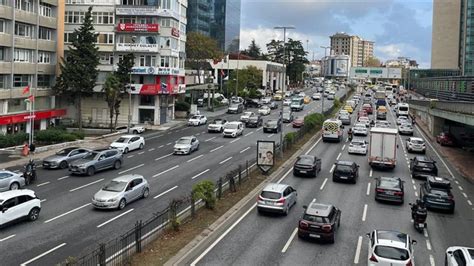 İ­s­t­a­n­b­u­l­­d­a­ ­t­r­a­f­i­k­ ­y­o­ğ­u­n­l­u­ğ­u­!­ ­D­u­r­m­a­ ­n­o­k­t­a­s­ı­n­a­ ­g­e­l­d­i­